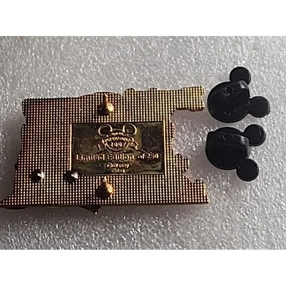 Disney Pin Pirates of the Caribbean 40th Marc Davis Dog Jail Keys LE 250 52948 - Picture 4 of 8